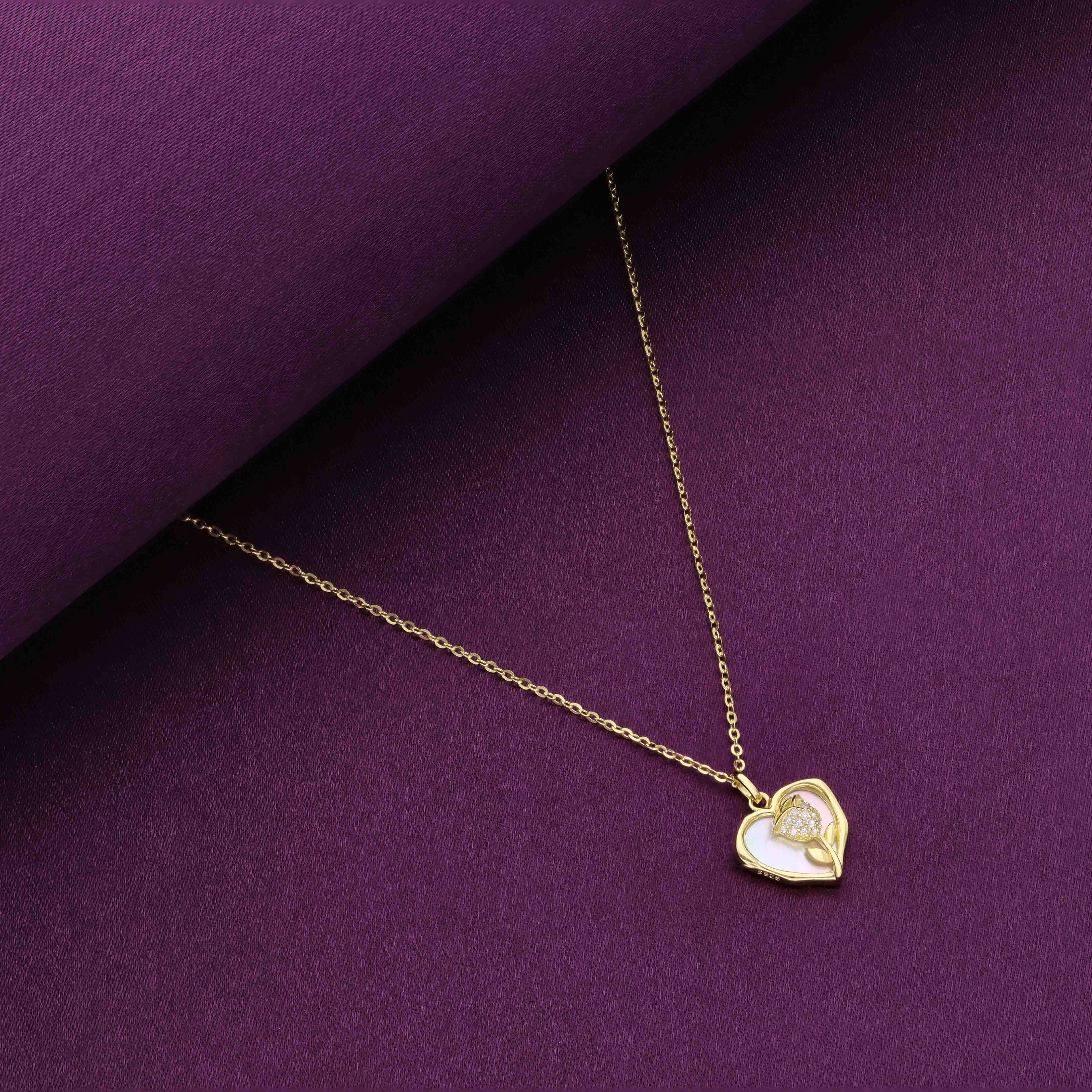 A Hearty Rose of Love Casual Silver Chain Necklace - Image 3