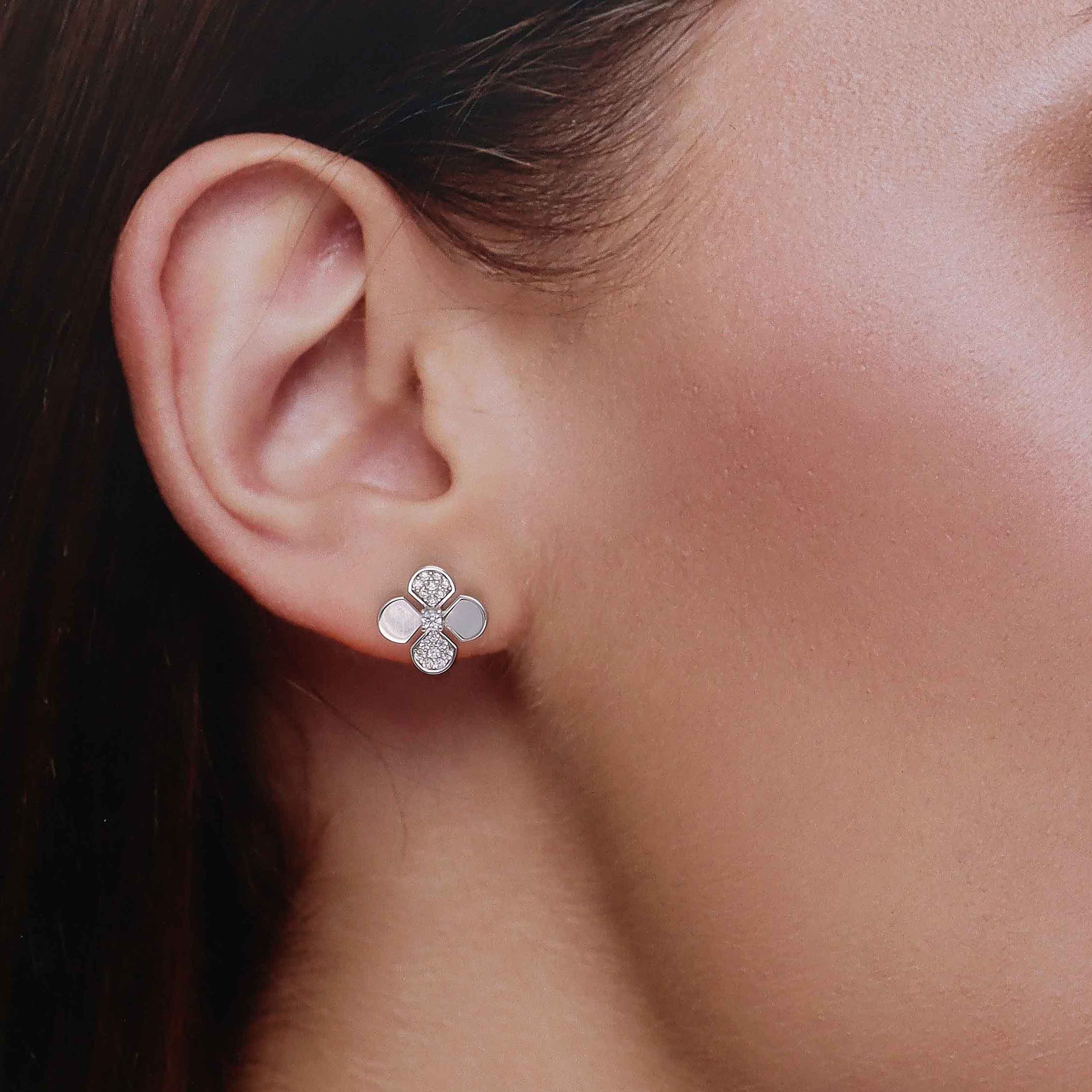 Sterling Silver Minimalistic Floral Stud Earrings - Image 4