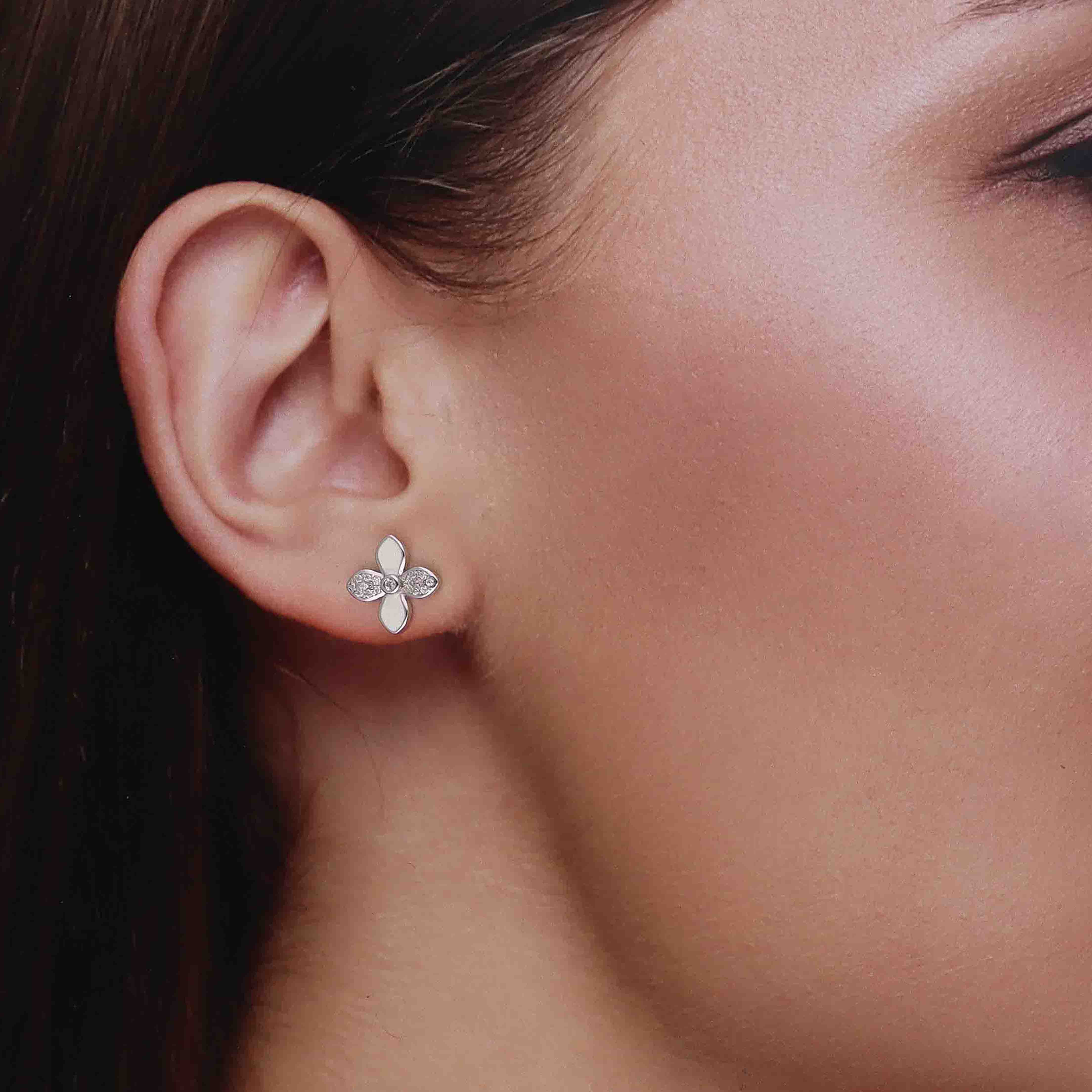 Sterling Bezels Floral Silver Earrings - Image 4