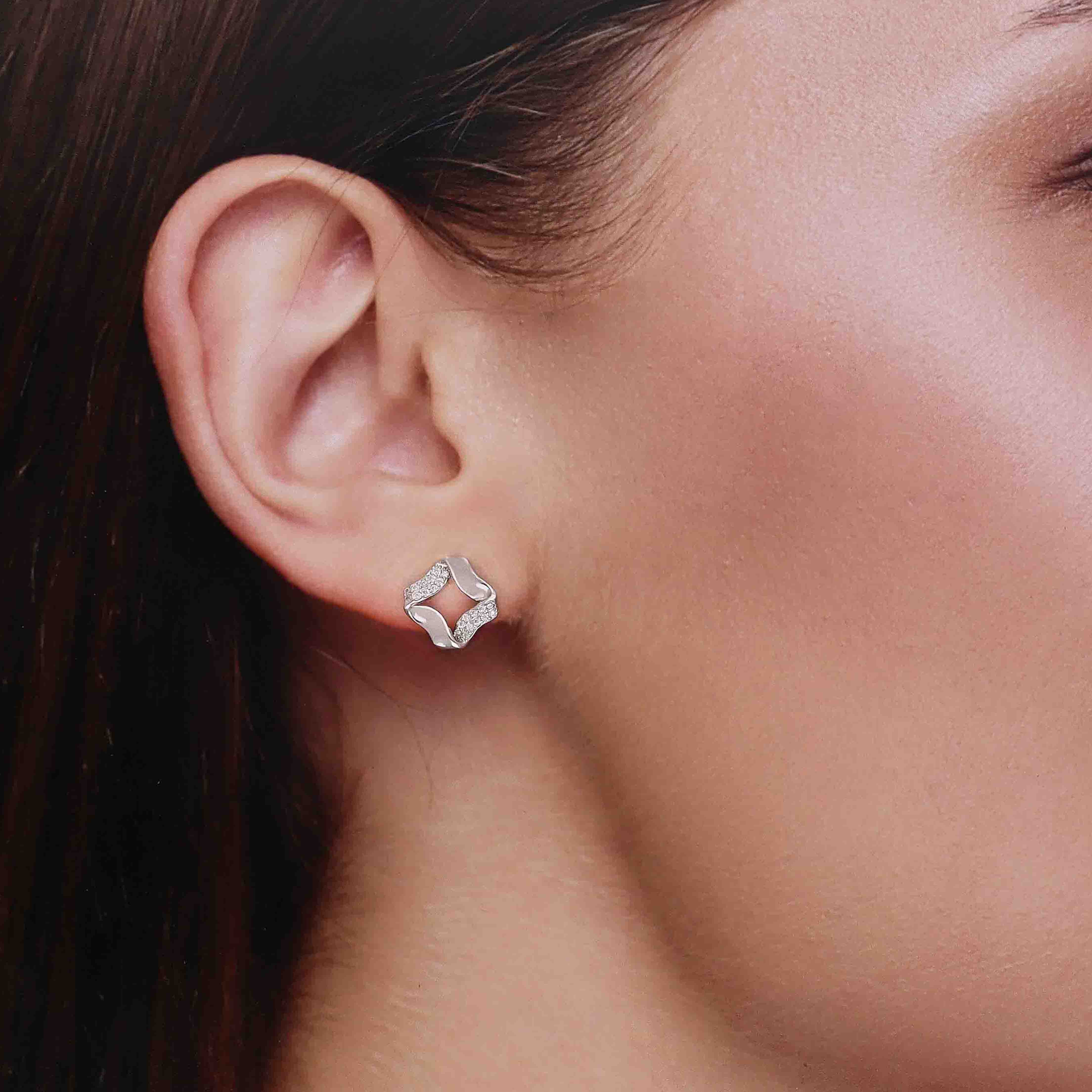 Sterling Silver Luxe Swirl Studs Earring - Image 4