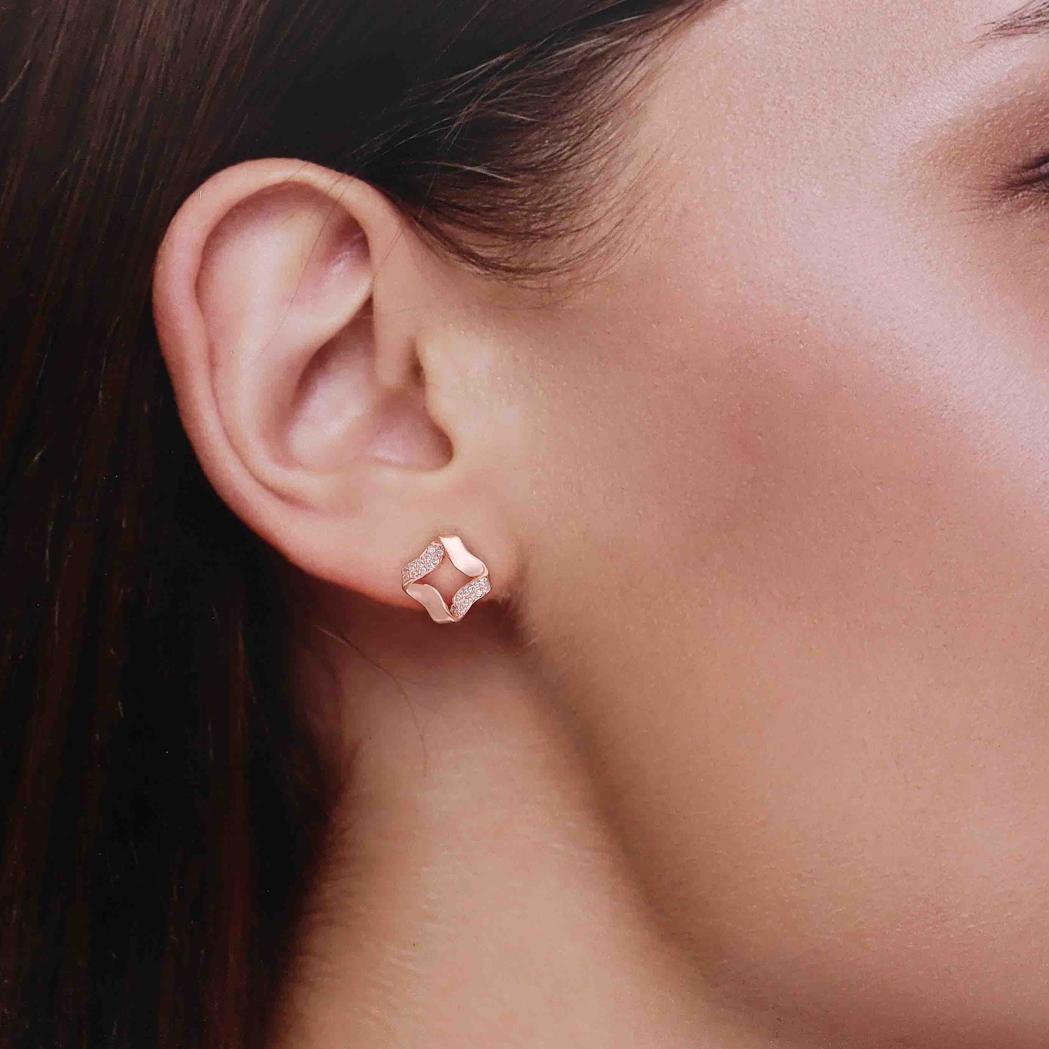 Sterling Silver Luxe Swirl Studs Earring - Image 5