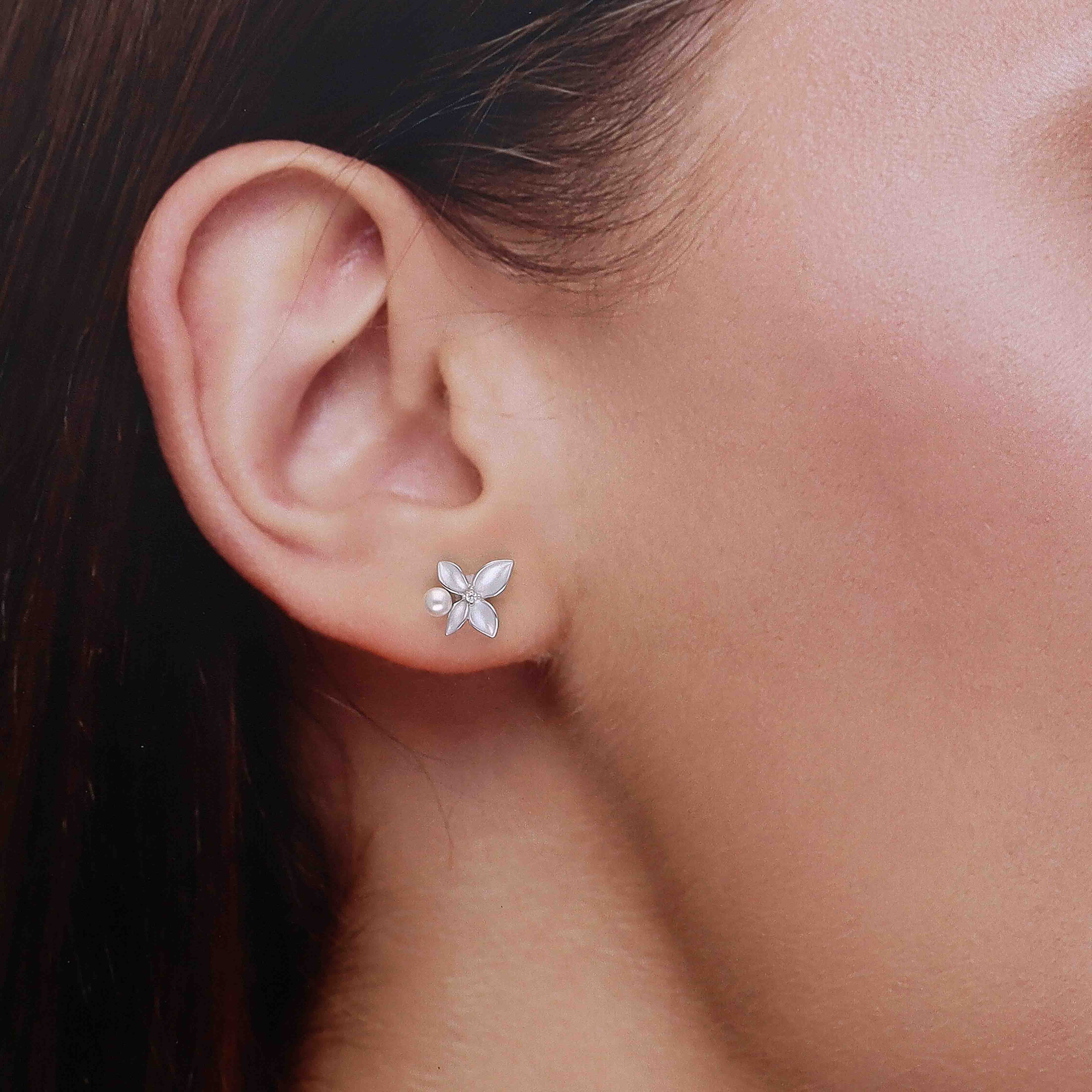 Classic Silver Flower Pearl Stud Earrings - Image 3