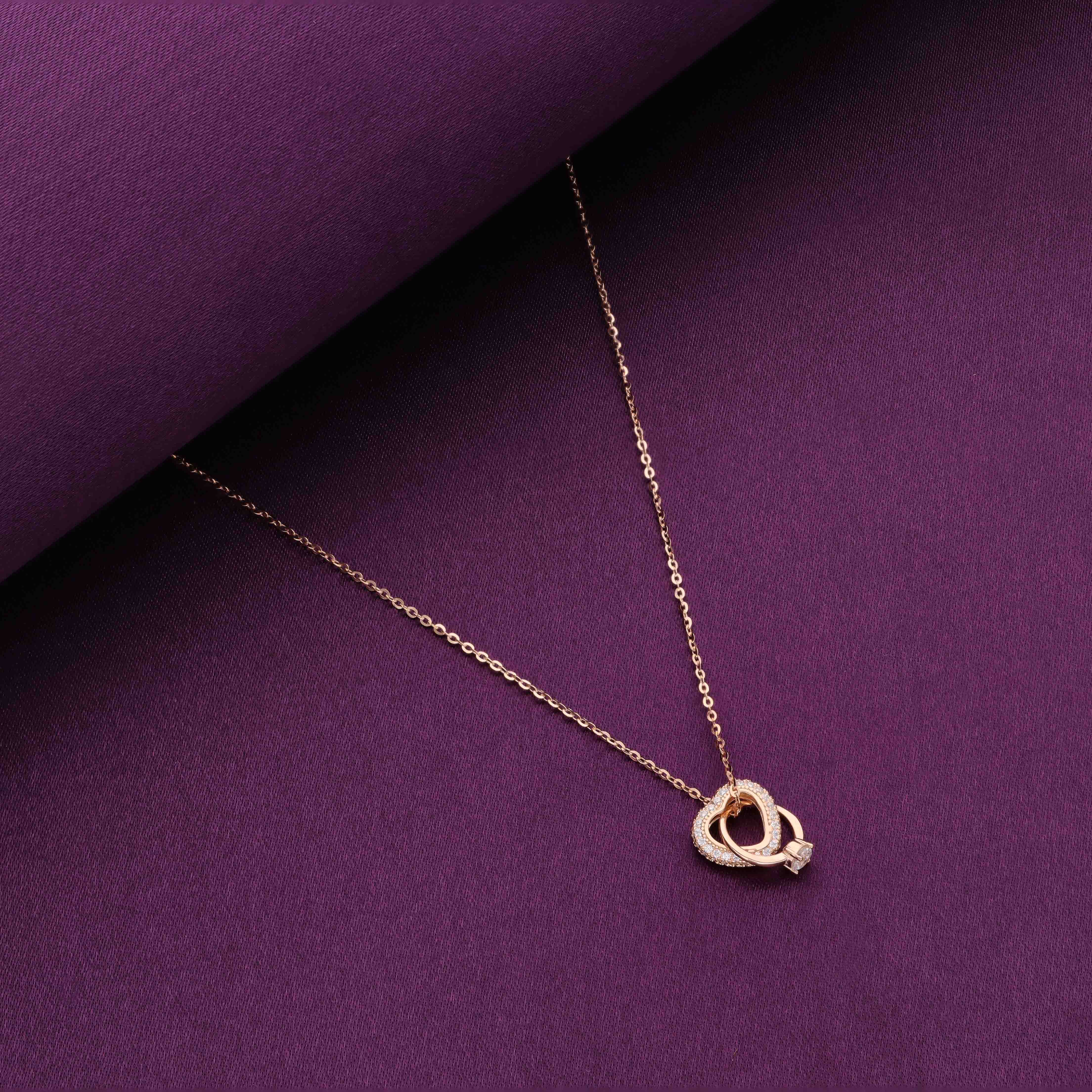 A Hearty Circle of Love Casual Silver Chain Necklace - Image 2