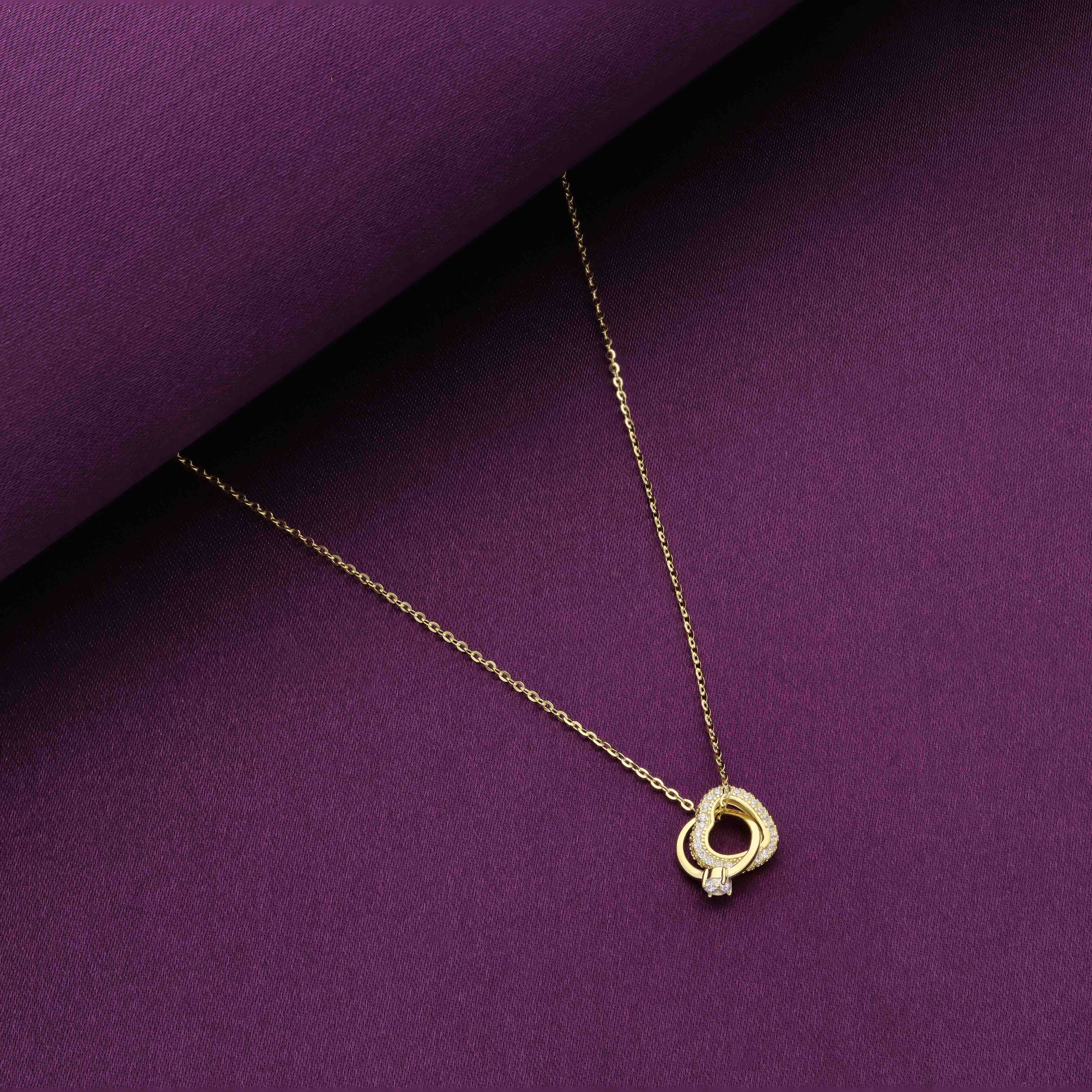 A Hearty Circle of Love Casual Silver Chain Necklace - Image 3