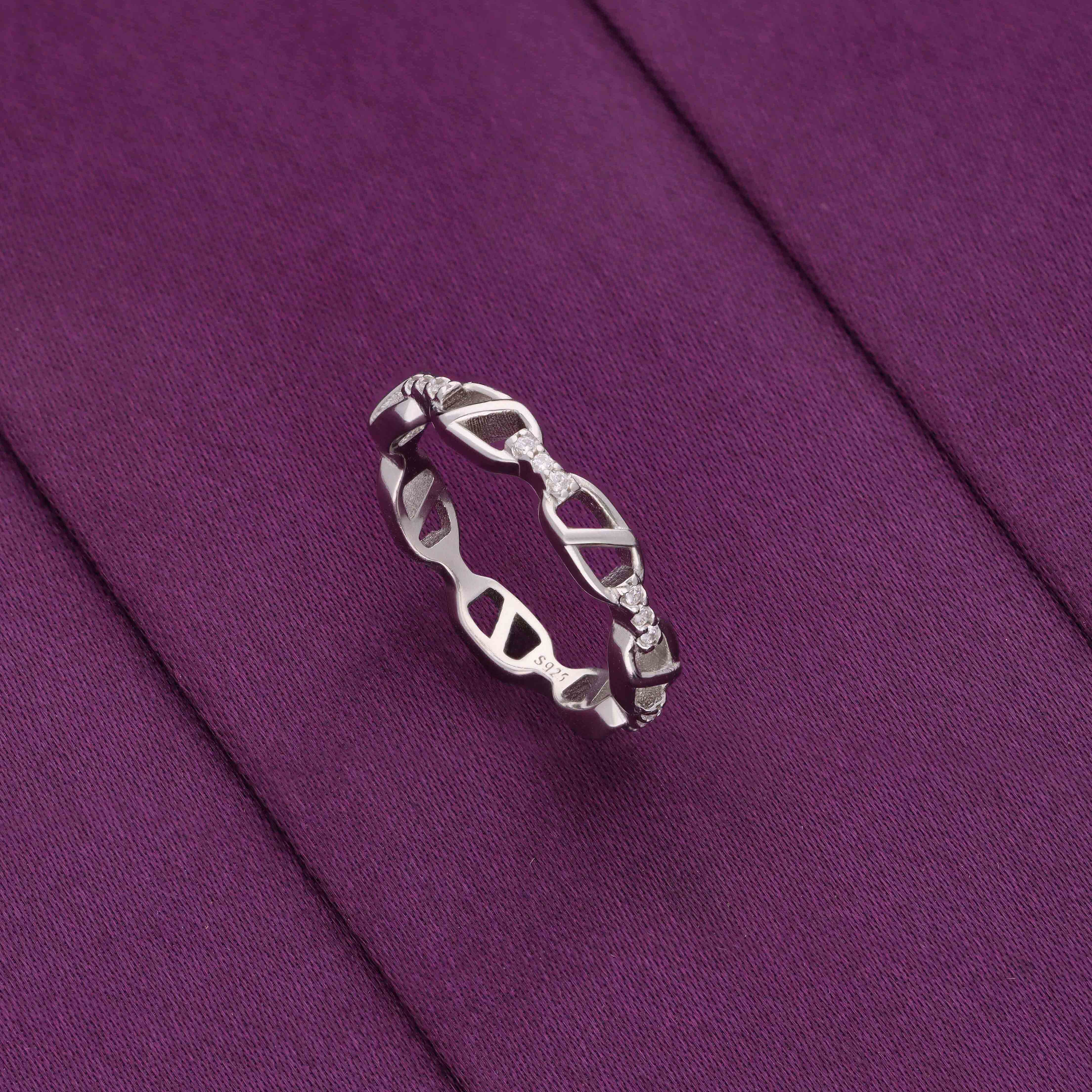 Minimal Chainlink Silver Ring - Image 3