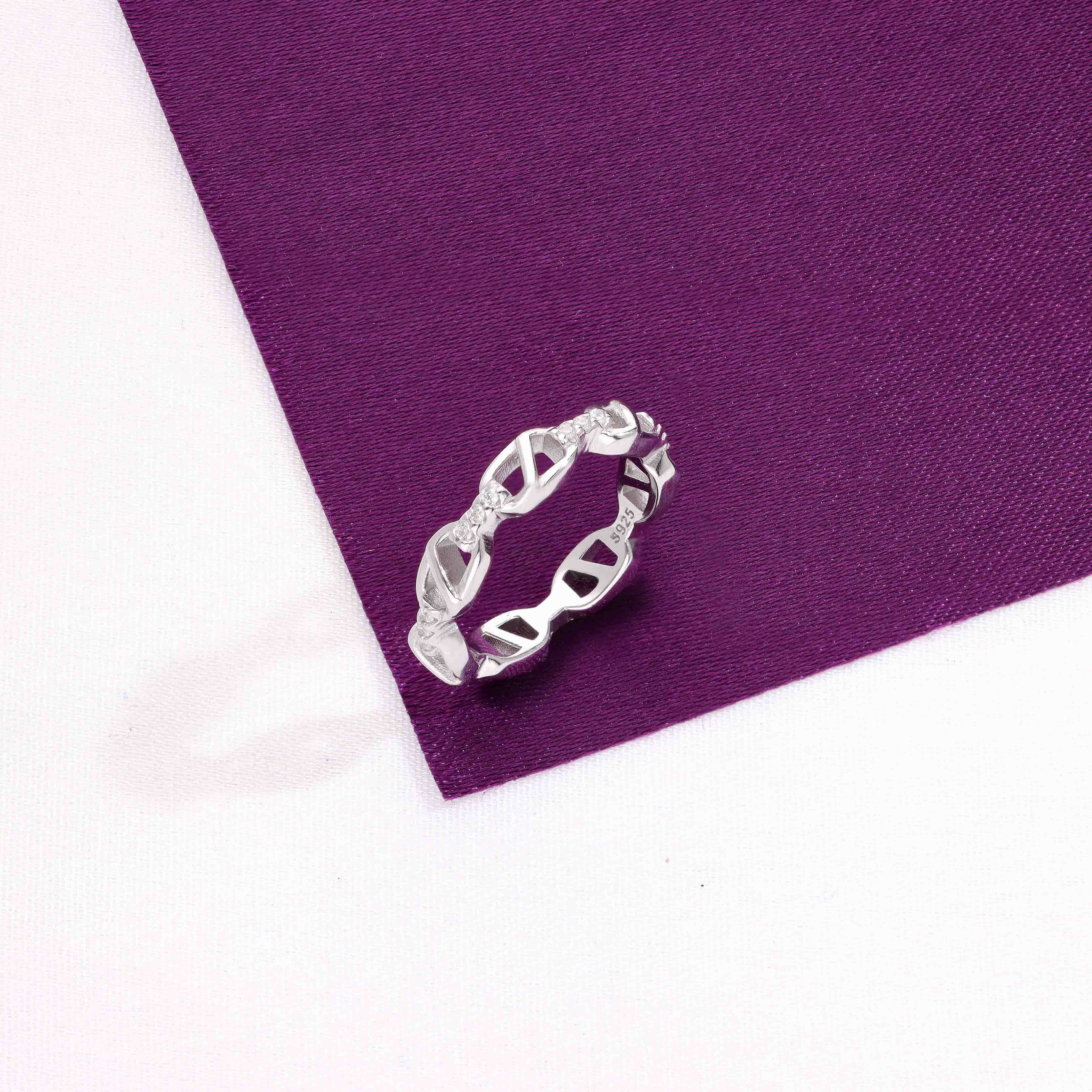 Minimal Chainlink Silver Ring - Image 5