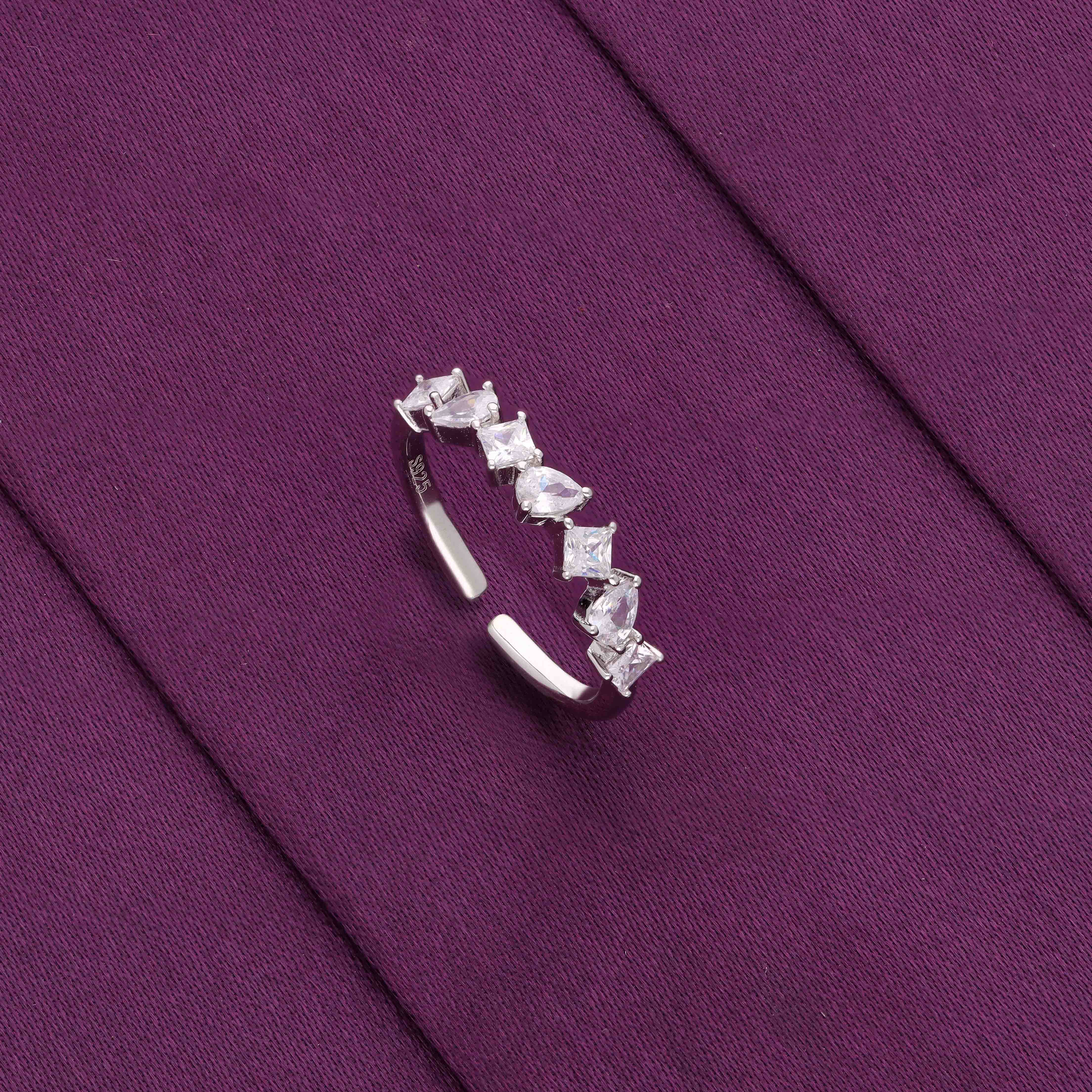 Gleam Line Silver Minimal Ring - Image 3