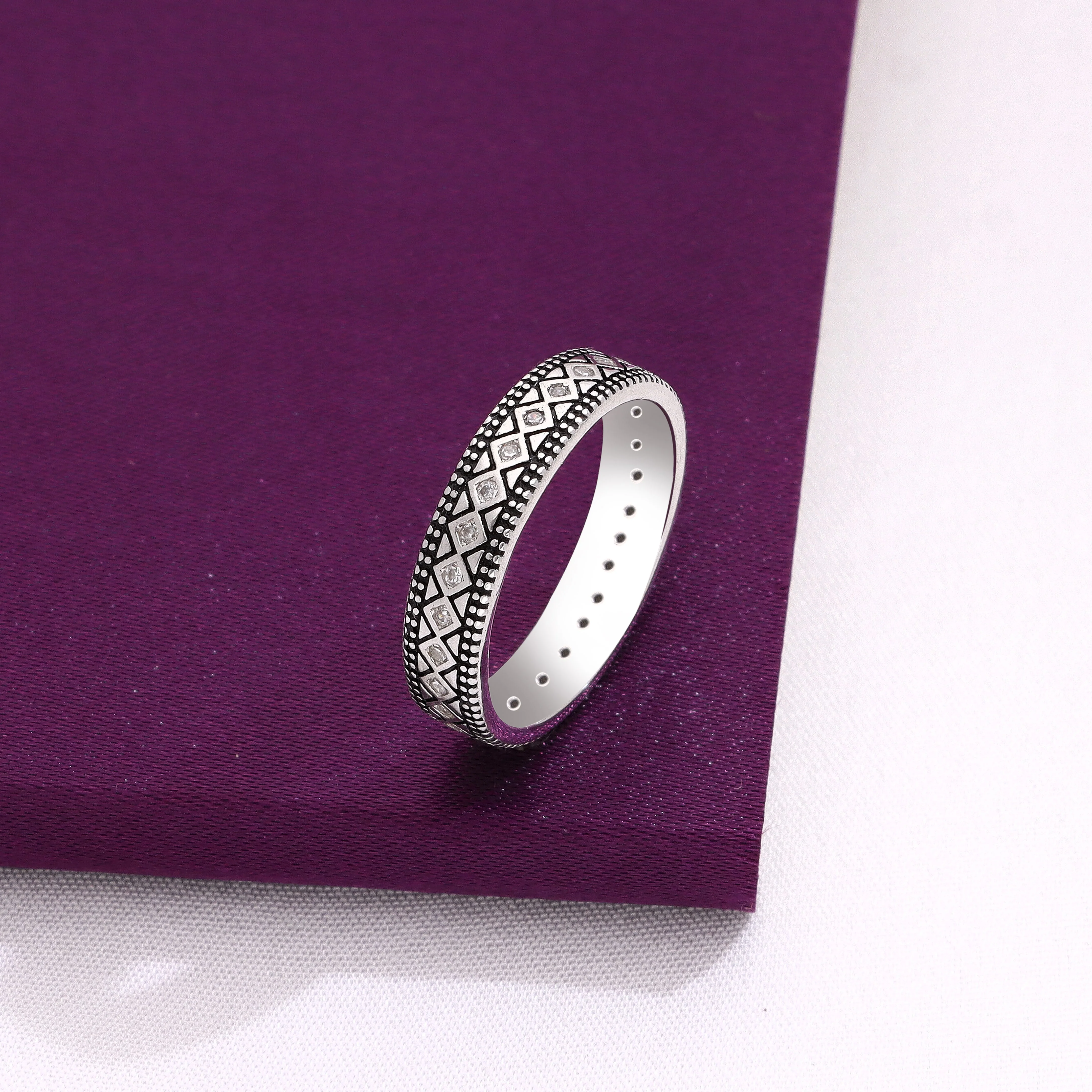 Men’s Royal Engrave Silver Band - Image 4