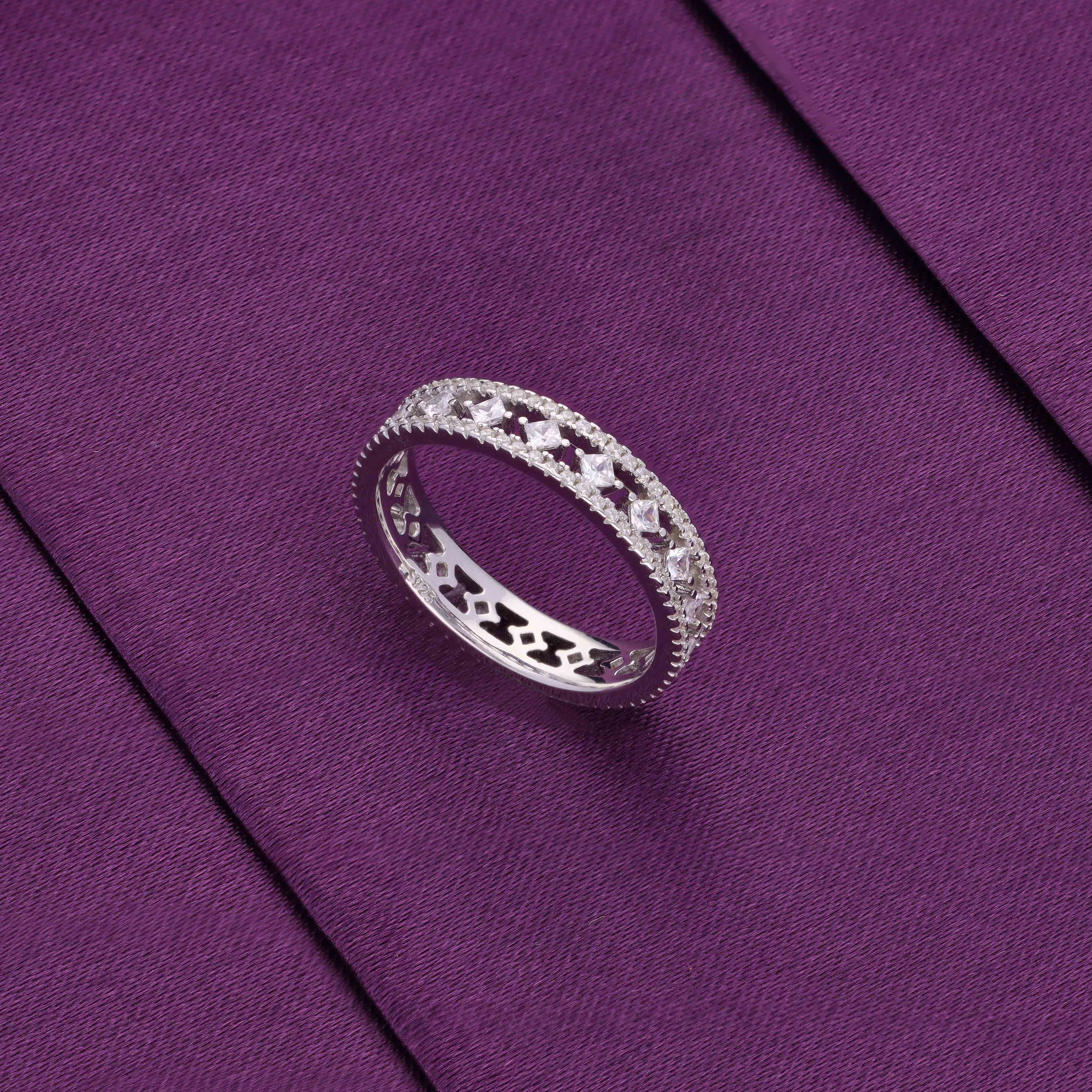 Round Cut Zircon Diamond Band Silver Ring - Image 4